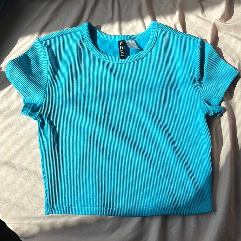 H&M bright blue cropped ribbed tshirt
